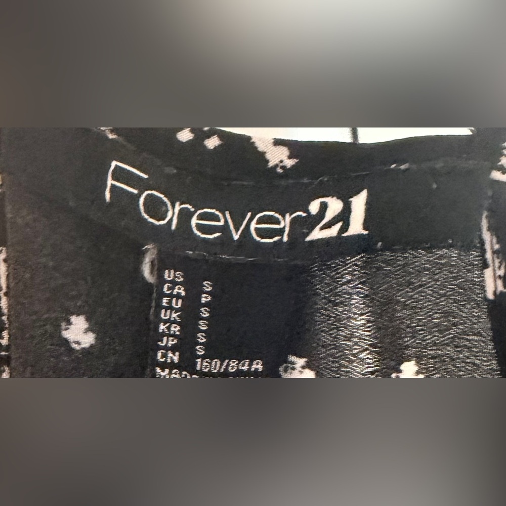 Forever 21 Black and White Maxi Dress - Picture 4 of 4